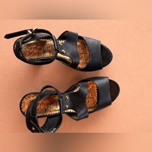 Colcci black leather platform size 8 studded chunky heel